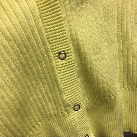 DKNY neon green sweater - Picture 3 of 5